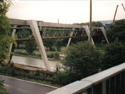 Die Schwebebahn ber der A46 bei Sonnborn