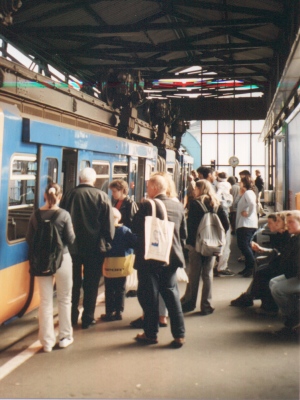Schwebebahn in der Station Vohwinkel