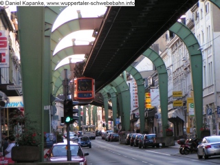 Schwebebahn �ber der Kaiserstra�e